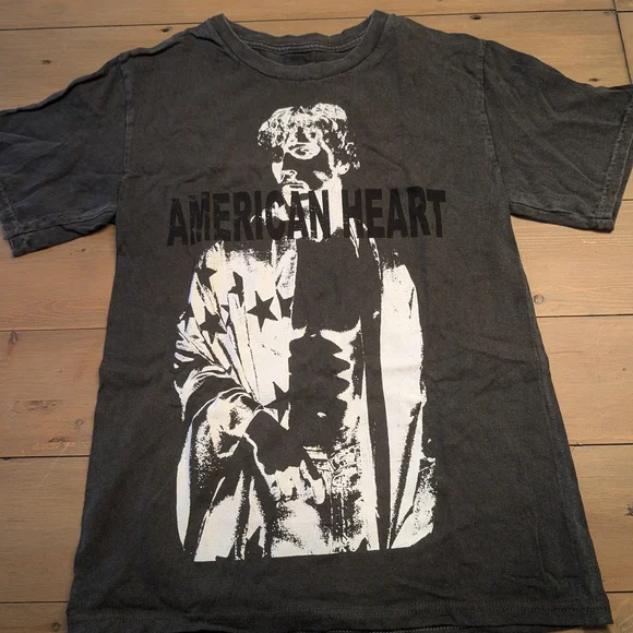 Benson Boone Portrait Tee American Heart Graphic T-Shirt XL Charcoal Black - Picture 9 of 9